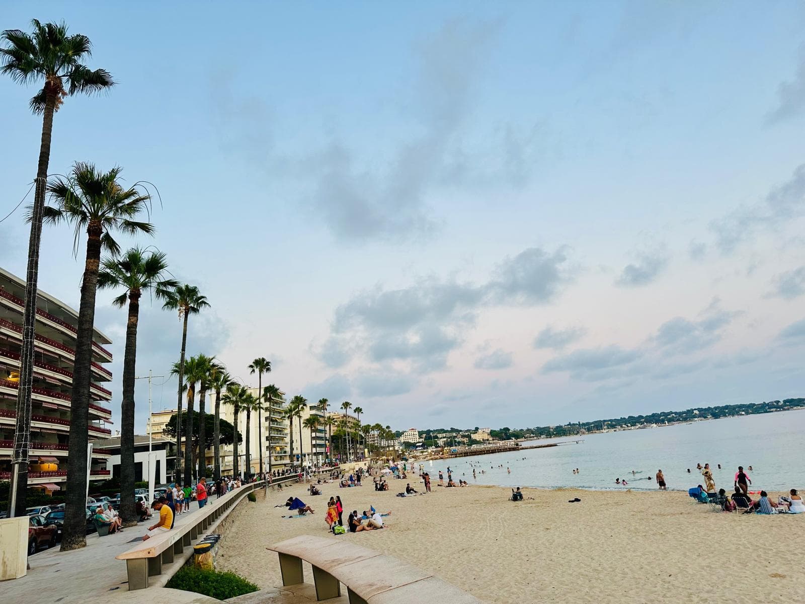 Promenade et plage de Juan-les-Pins
