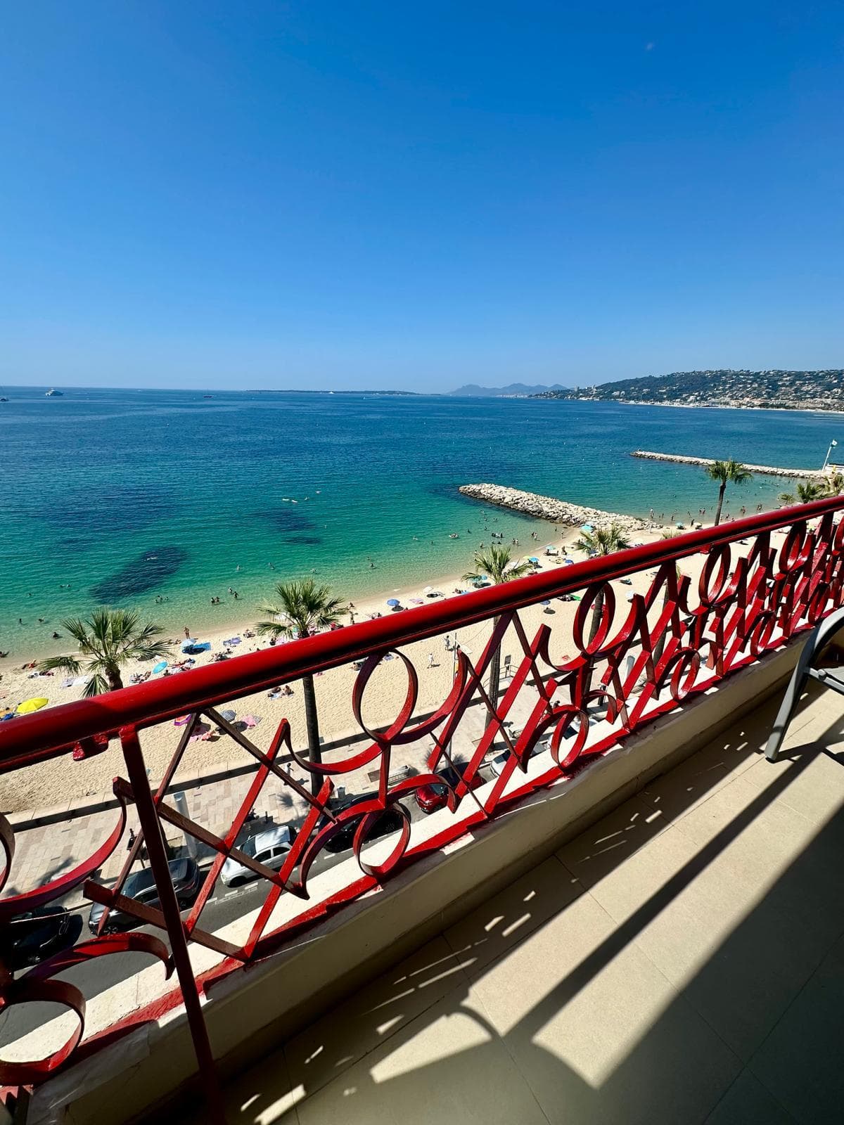 Vue panoramique sur la baie depuis la terrasse